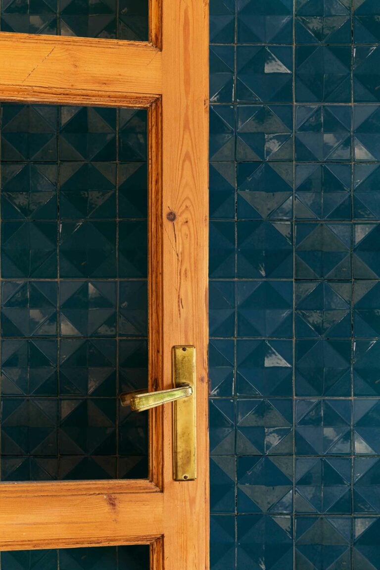 Espejismo Modernista Oscuro