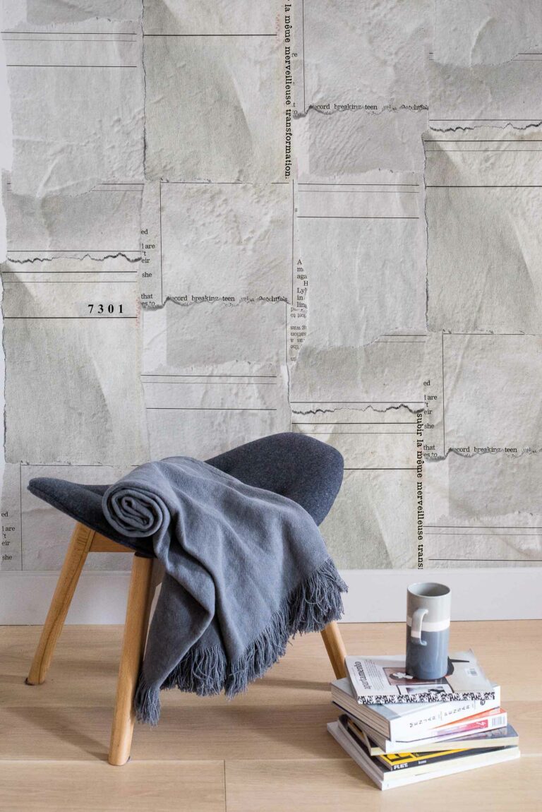 Newspaper pieces Grey